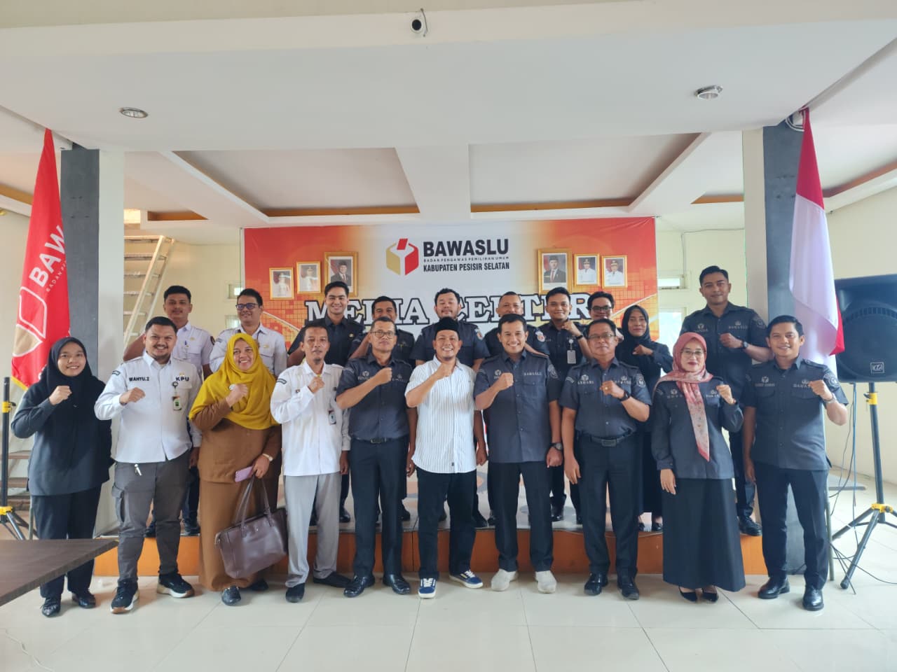 MENGHADIRI SOSIALISASI KEGIATAN FASILITASI PENGOLAAN LAYANAN HUKUM DI LINGKUNGAN BAWASLU KAB. PESSEL