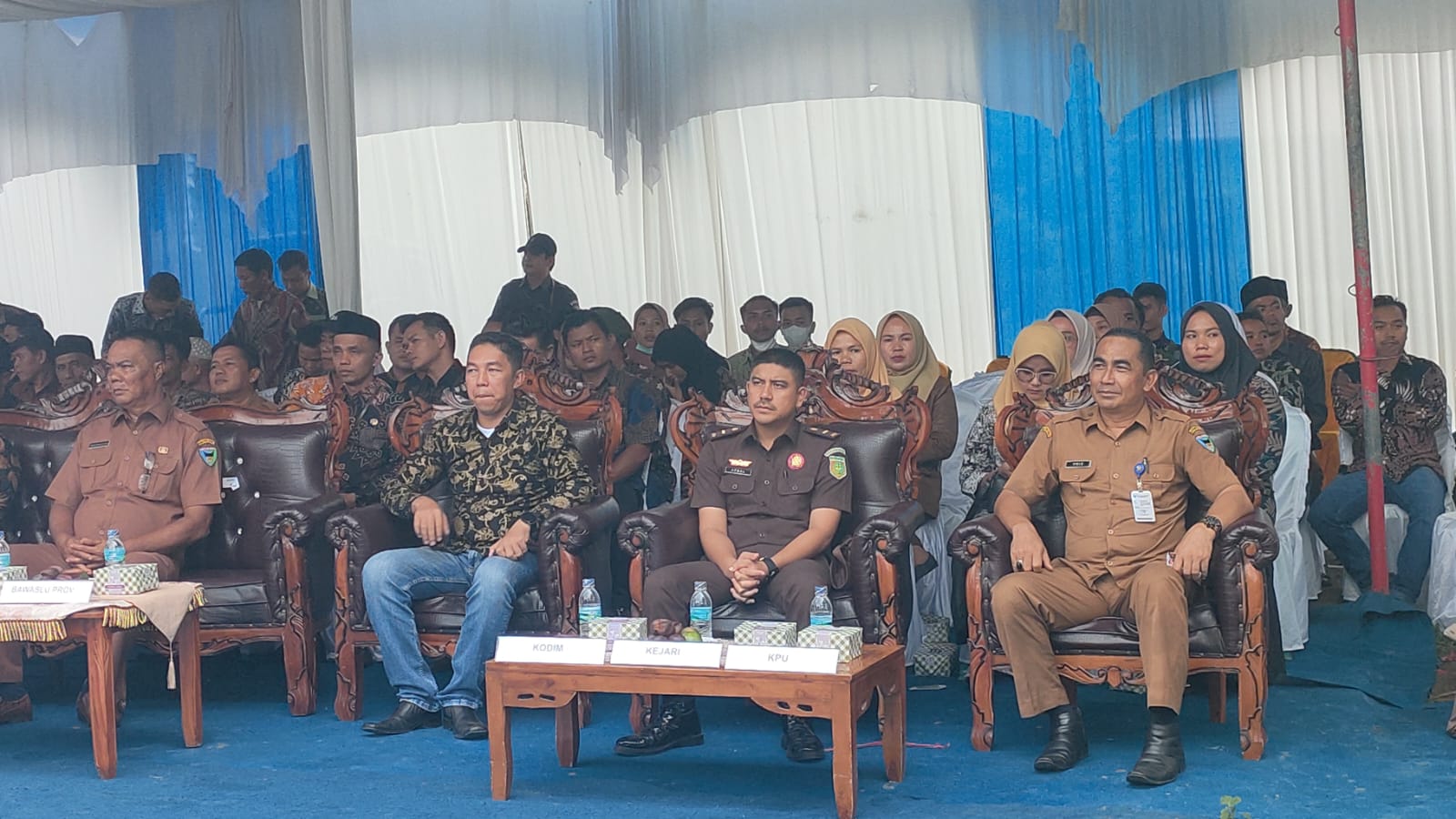 KABAN KESBANGPOL HADIRI DEKLARASI KAMPUNG PENGAWASAN PEMILU TAHUN 2024 DI RAHUL TAPAN.