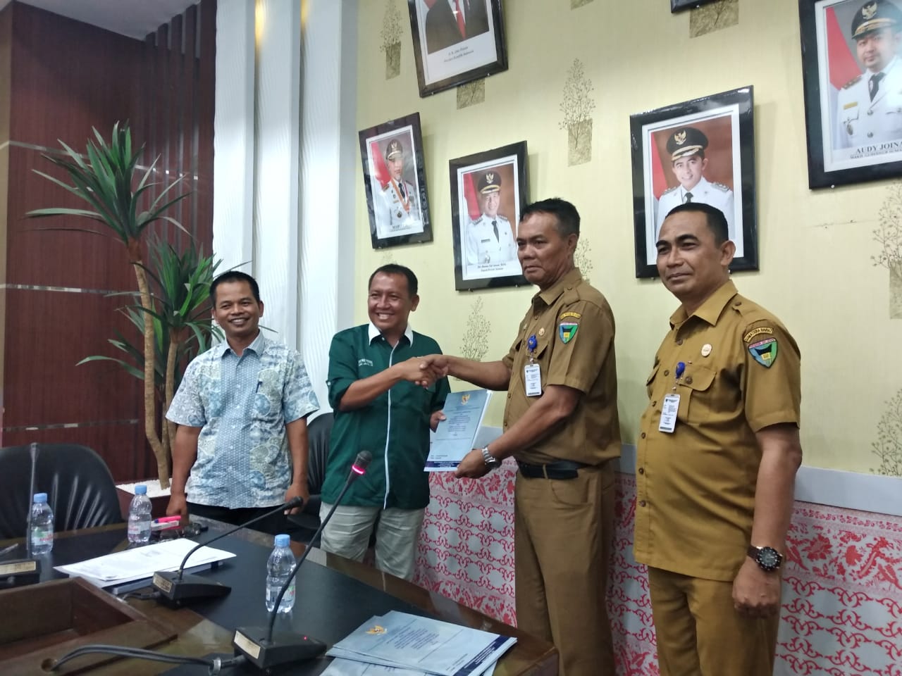 BADAN KESBANGPOL PESSEL  MELAKUKAN PENYERAHAN LHP